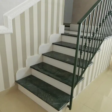 מלון Hotel Inn 4*