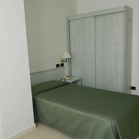 Hotel Inn מלון 4*