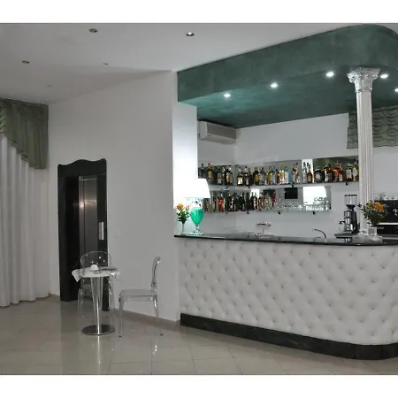 מלון Hotel Inn 4*